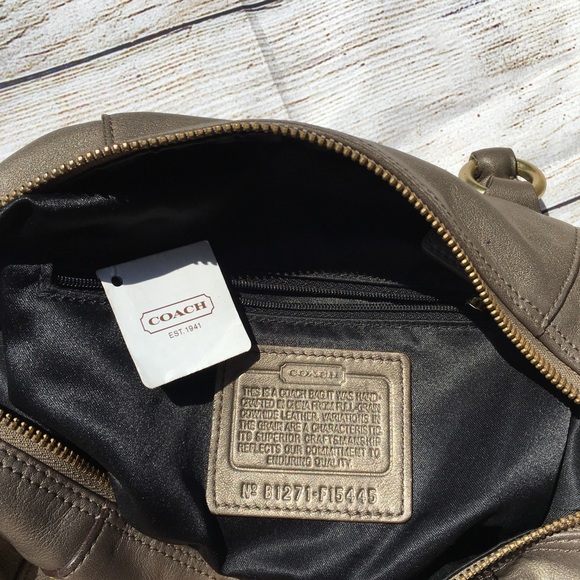 Coach Soft Leather Hobo Bag gold metal details - Picture 4 of 7